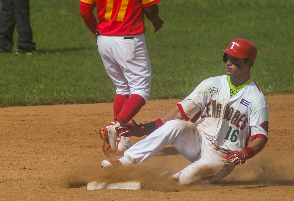 LeonisFigueredo LasTunas VS MTZ beisbol sept 2020 0025